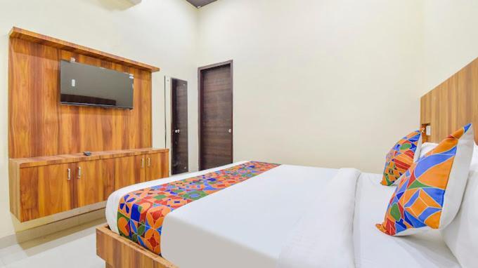 Hotel Premium Residency Fully Air Condition With Free Wifi Luxury Rated & Selling In